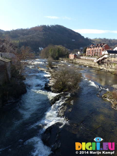 FZ003927 River Dee at Llangollen